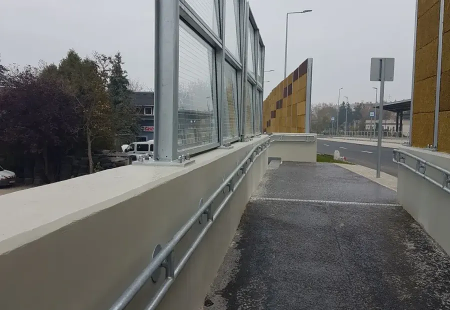 Esztergom állomás – XTR Akusztik-F, Üvegpanel, helyszíni fotó 1