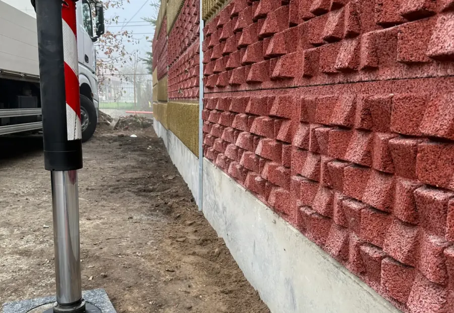 Kulcs iskolai zajárnyékoló fal – XTR Akusztik-F, XTR Akusztik-F Prizma, helyszíni fotó 4